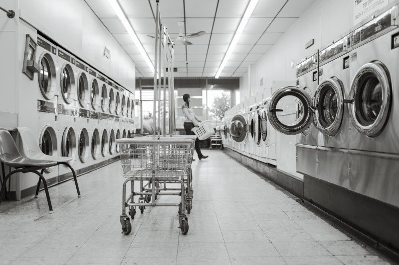 black-and-white-image-of-laundrys-interior